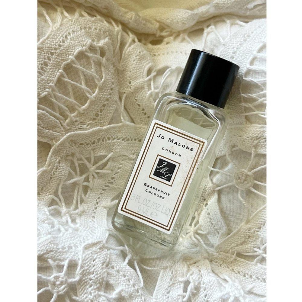 Jo Malone Grapefruit Cologne with Black Cap